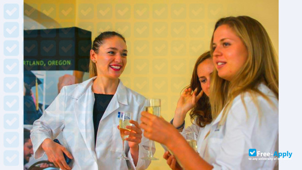 Foto de la National University of Natural Medicine #6