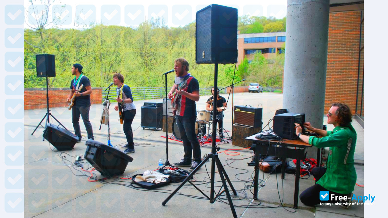 Foto de la Naugatuck Valley Community College #15
