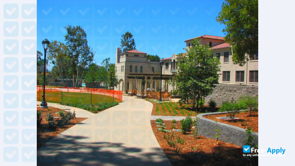 Pomona College photo #8
