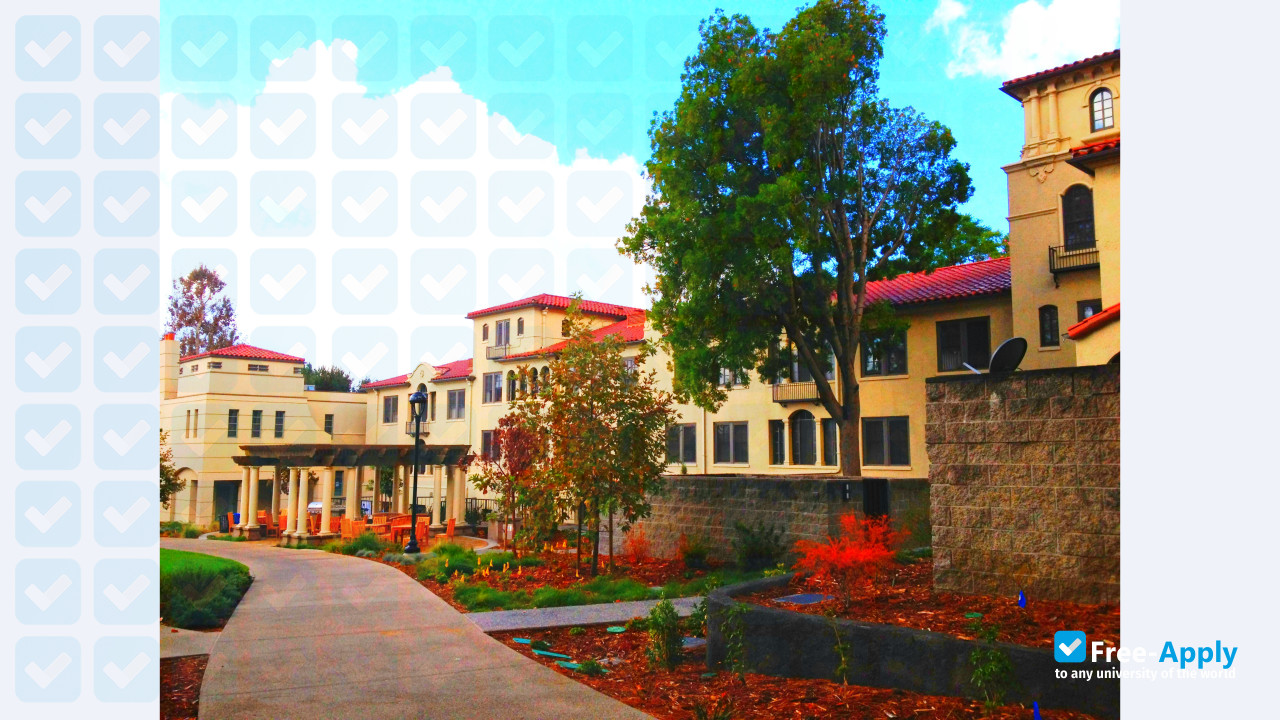 Pomona College photo #13