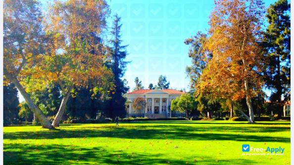Pomona College photo #10