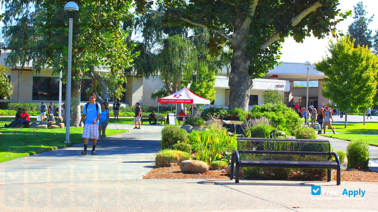 Porterville College photo #9