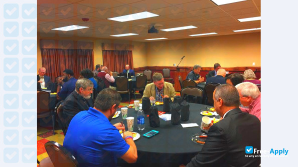 Foto de la Mid America Baptist Theological Seminary #11