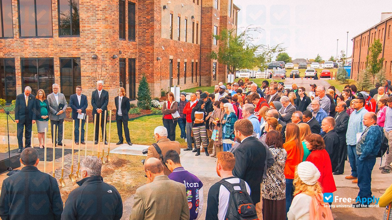 Foto de la Mid America Christian University #2