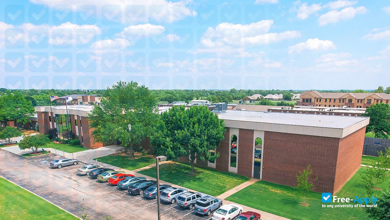 Foto de la Mid America Christian University #7