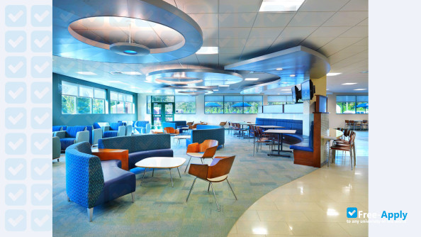 Foto de la New England Institute of Technology New England Tech #7