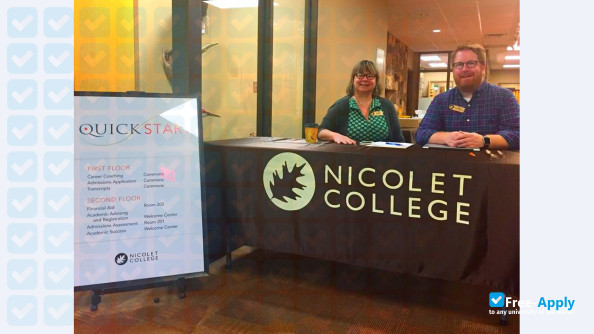 Foto de la Nicolet College #9