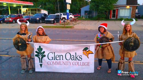 Foto de la Glen Oaks Community College #6