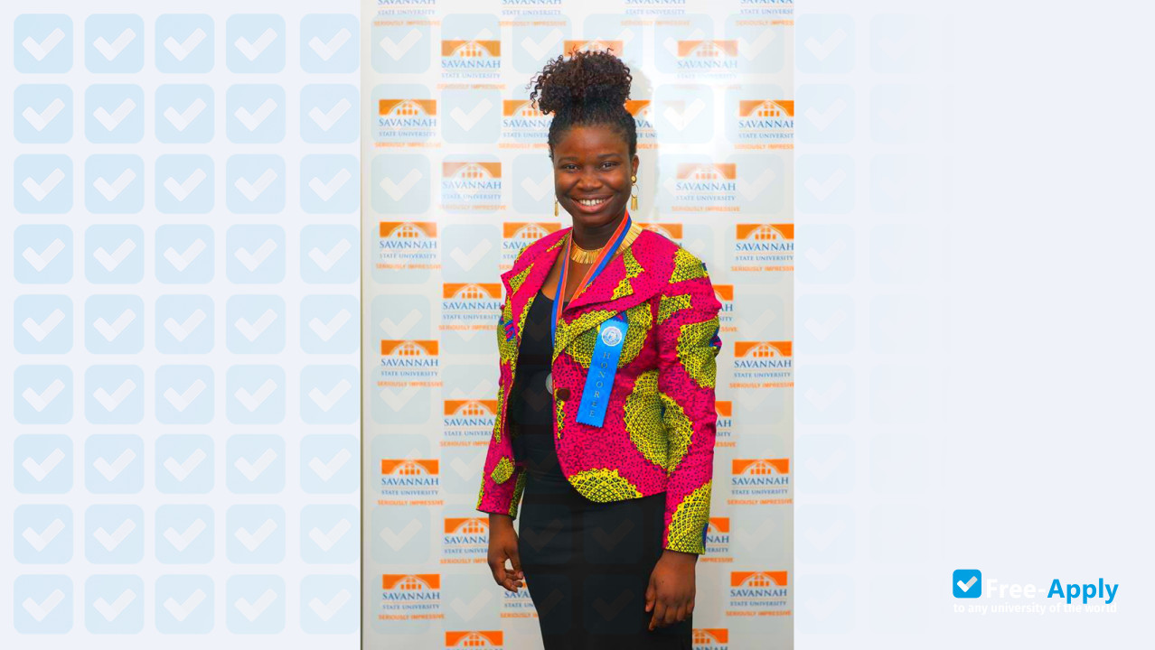 Savannah State University photo #7