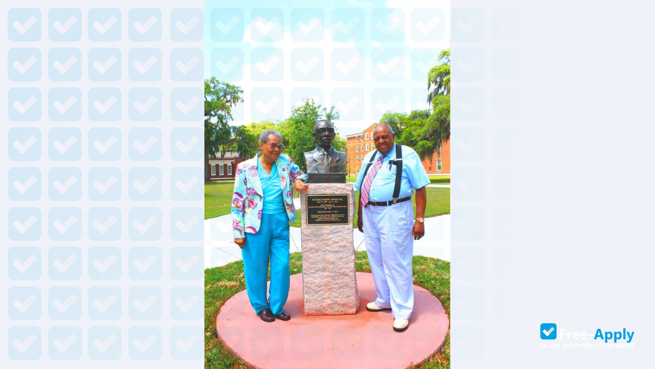 Savannah State University photo #10