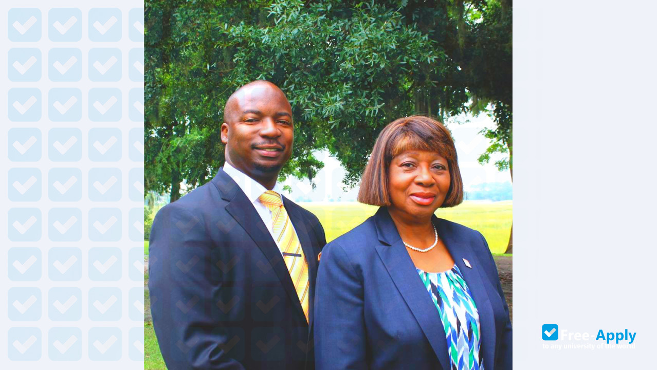 Savannah State University photo #3