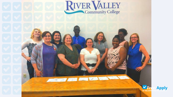 Foto de la River Valley Community College #11