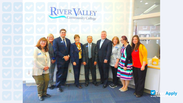 Foto de la River Valley Community College #1