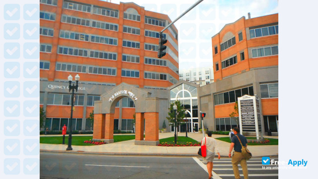 Photo de l’Quincy College #6