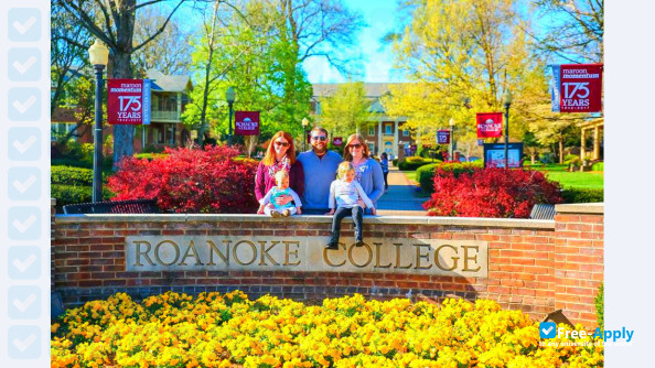 Roanoke College фотография №2