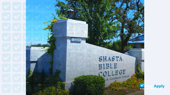 Photo de l’Shasta Bible College & Graduate School #15