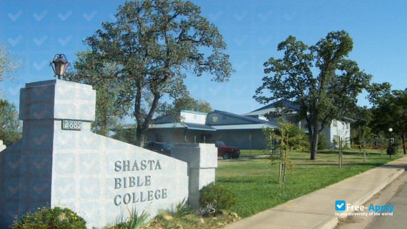 Photo de l’Shasta Bible College & Graduate School #16