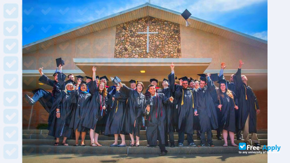 Foto de la Shasta Bible College & Graduate School #1