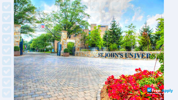 Фотография St. John's University