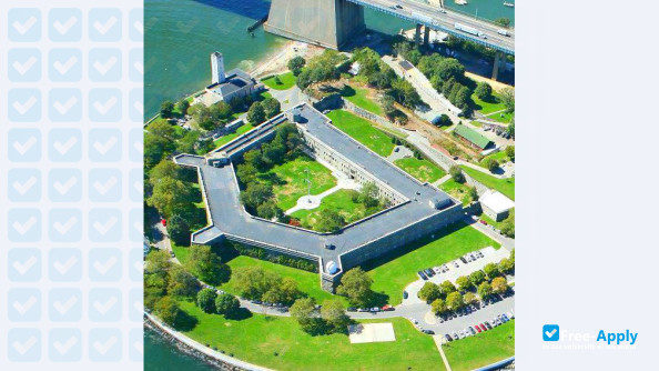 Foto de la SUNY Maritime College #9