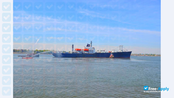 Foto de la SUNY Maritime College #11