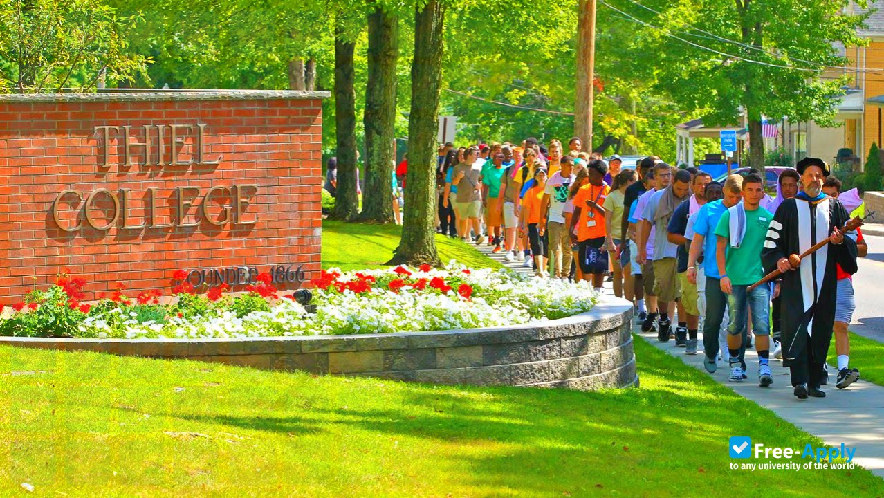 Foto de la Thiel College #10