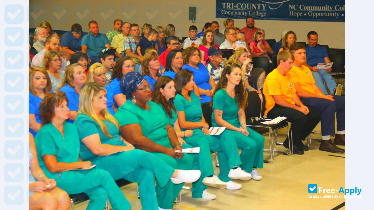 Foto de la Tri County Community College #4