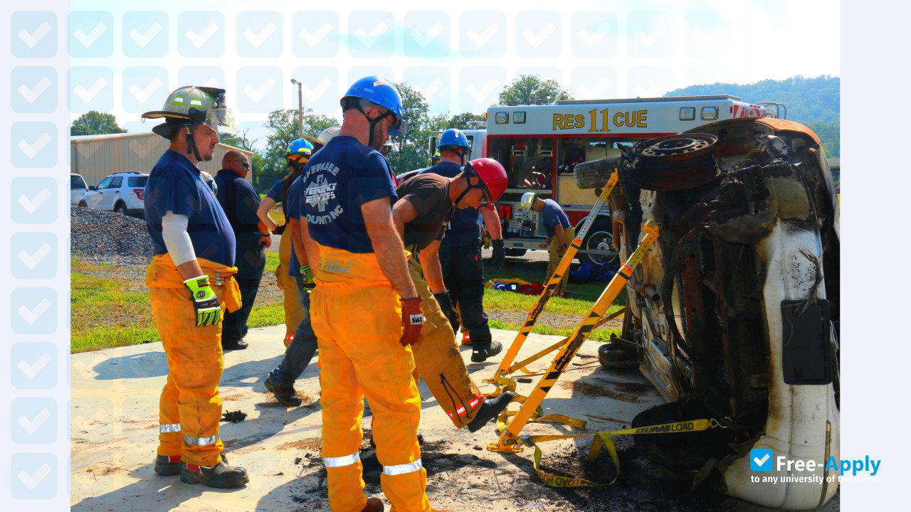 Foto de la Tri County Community College #7