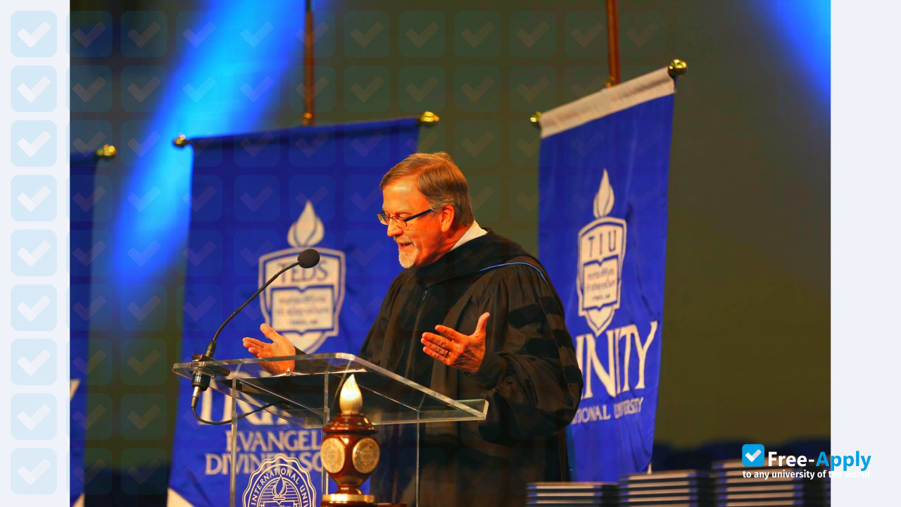 Photo de l’Trinity International University #5