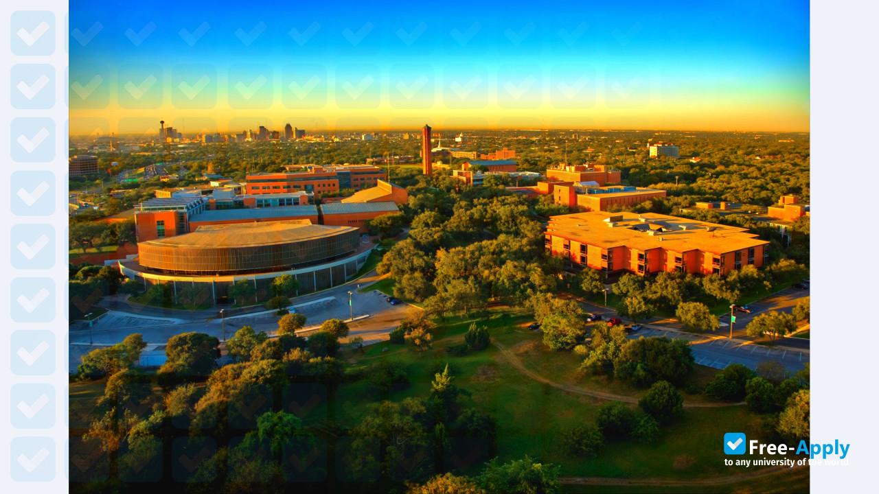 Trinity University San Antonio photo #4