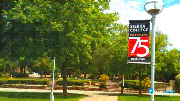 Foto de la Sierra College #7