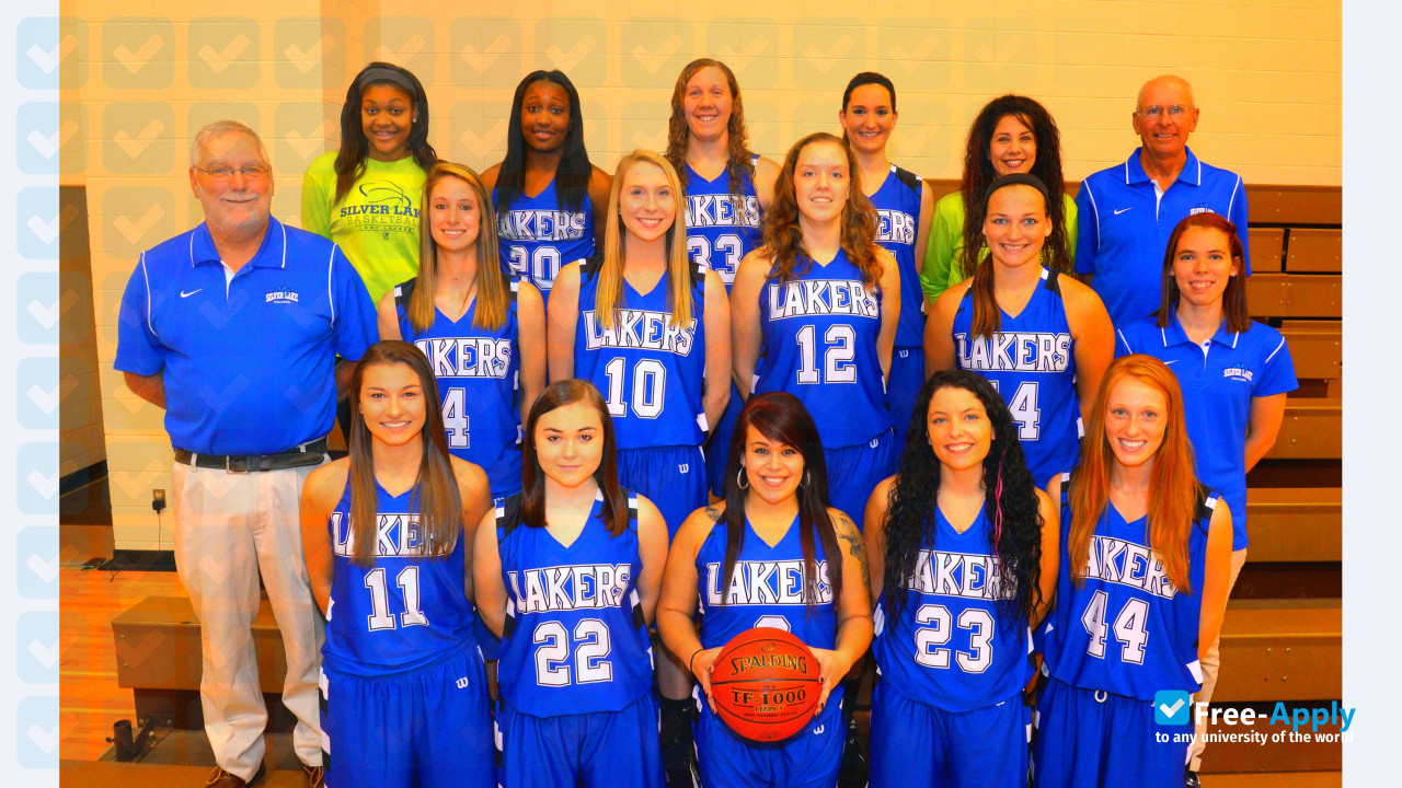 Silver Lake College photo #12