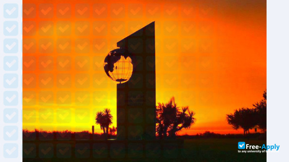 Foto de la Texas A&M International University #12