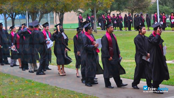 Foto de la Texas A&M International University #9