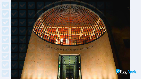 Foto de la Texas A&M International University #14