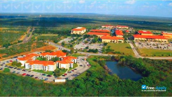 Foto de la Texas A&M International University #2