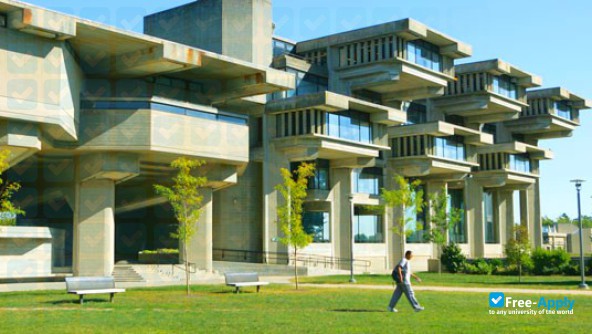 University of Massachusetts Dartmouth photo #2