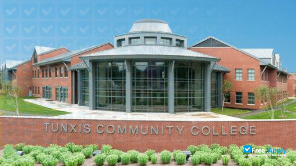 Foto de la Tunxis Community College #10