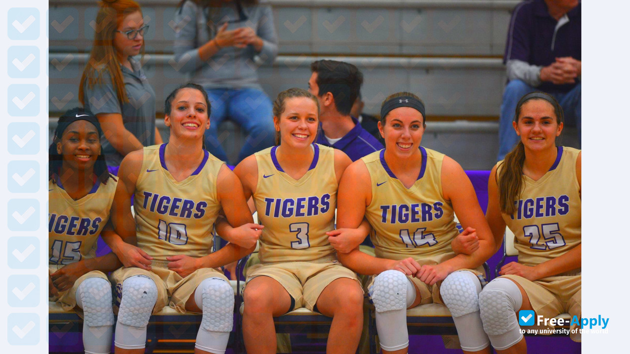 Olivet Nazarene University photo #6