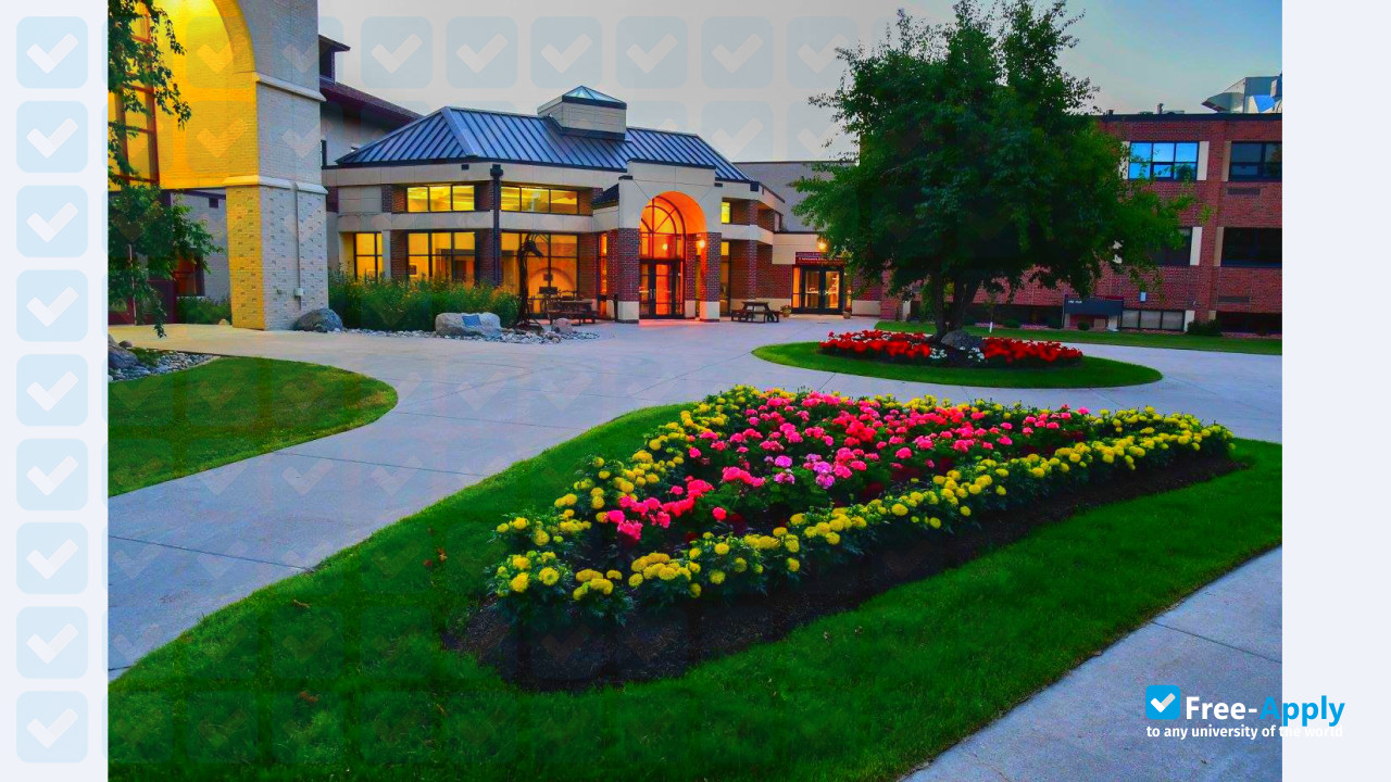 University of Minnesota Crookston photo #7