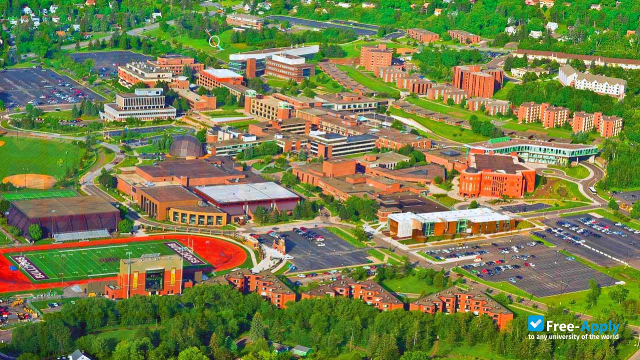 University of Minnesota Duluth photo #3