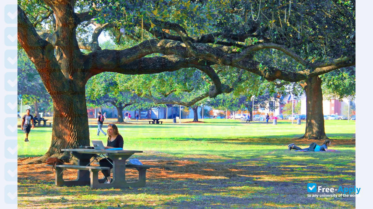 University of New Orleans photo #8