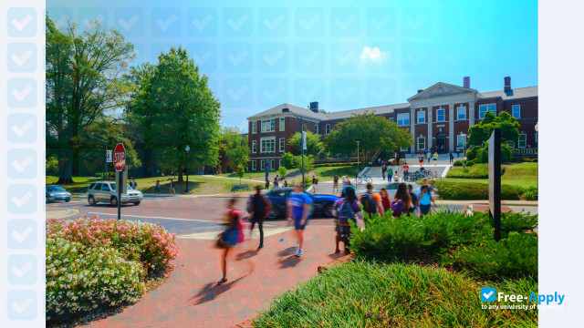 University of North Carolina at Greensboro фотография №9