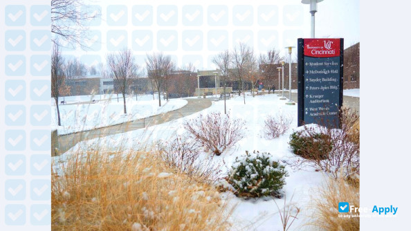 Foto de la University of Cincinnati-Clermont College #2