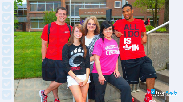 Foto de la University of Cincinnati-Clermont College #5