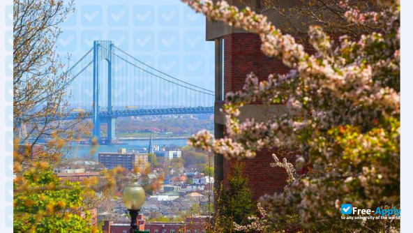 Wagner College photo #8