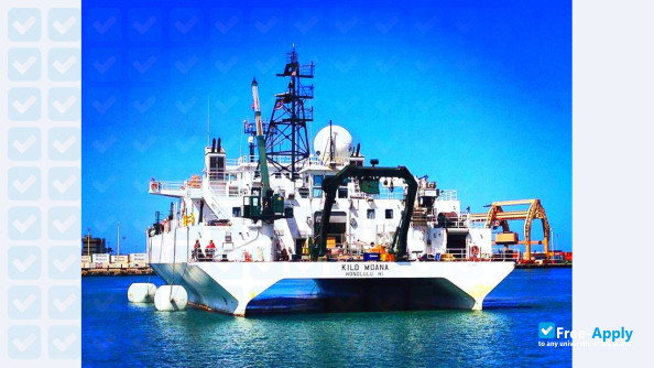 School of Ocean and Earth Science and Technology фотография №6