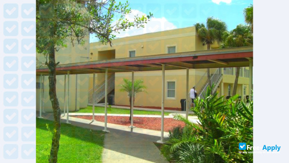 Photo de l’Webber International University #11