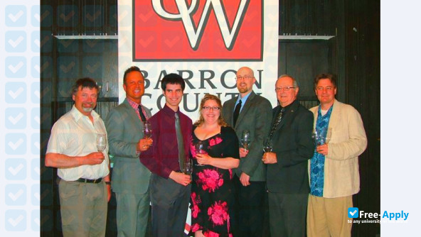 Foto de la University of Wisconsin College Barron County #15