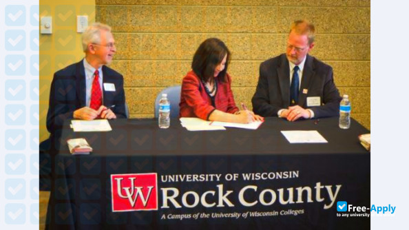 Photo de l’University of Wisconsin College Rock County #16